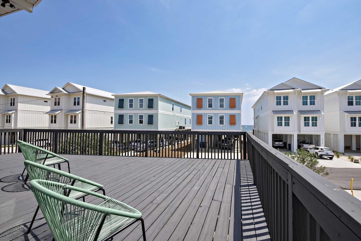 Balcony deck with chairs at Belle Vista duplex in Orange Beach, Alabama