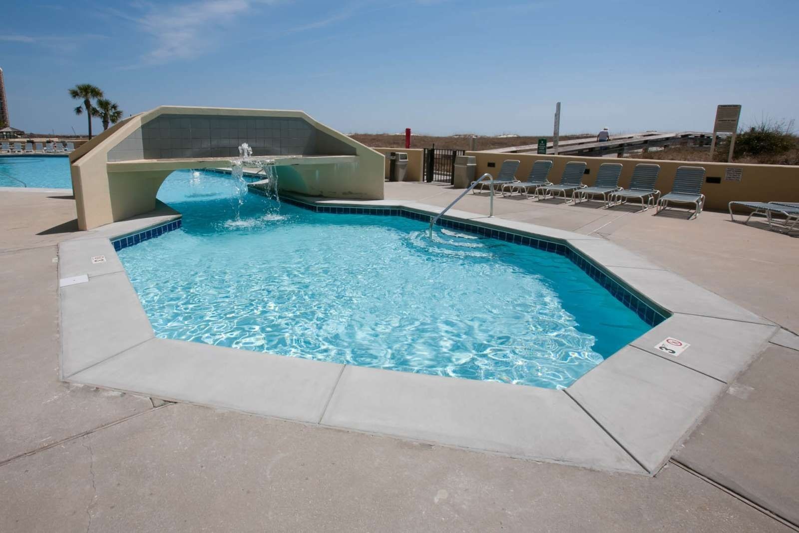 Outdoor pool with fountain at Phoenix VI in Orange Beach, Alabama